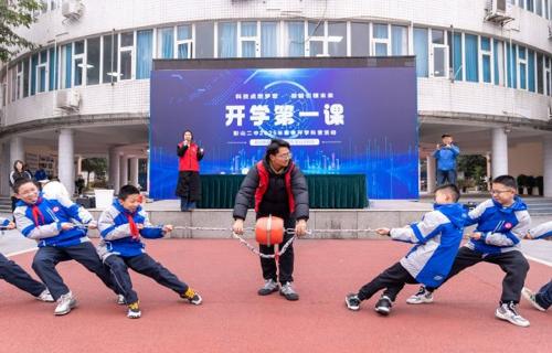 他们分享了关于深度学习的最新研究成果以及如何将AI技术应用于实际问题解决中的经验和见解