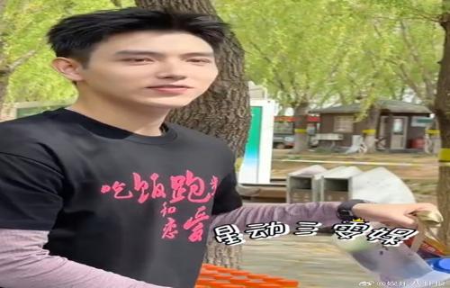 总之汪峰的音乐之路始于对摇滚乐的痴迷他用自己的音乐感染和鼓舞着人们他的音乐风格独特富有感染力深受广大